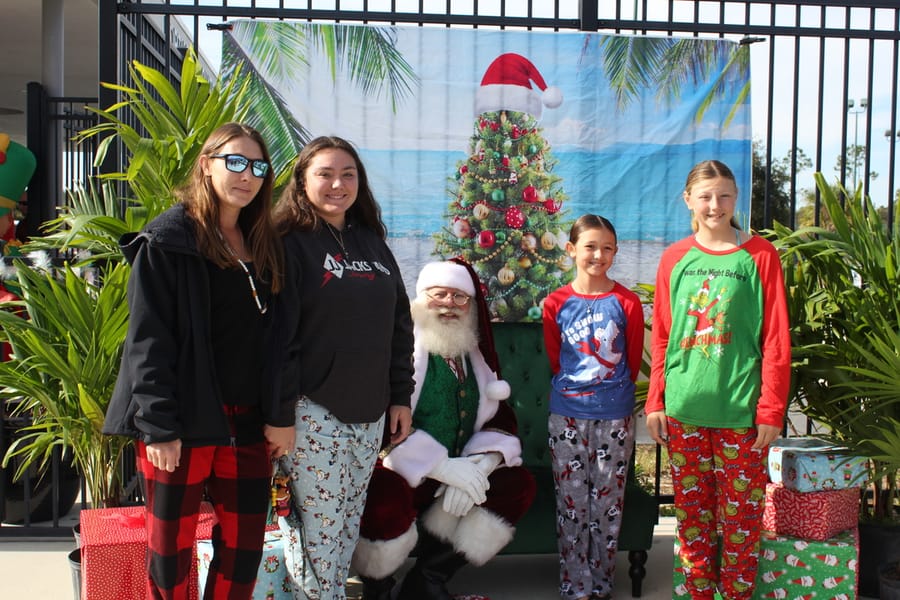 Swim-with-Santa_20241221 (91)