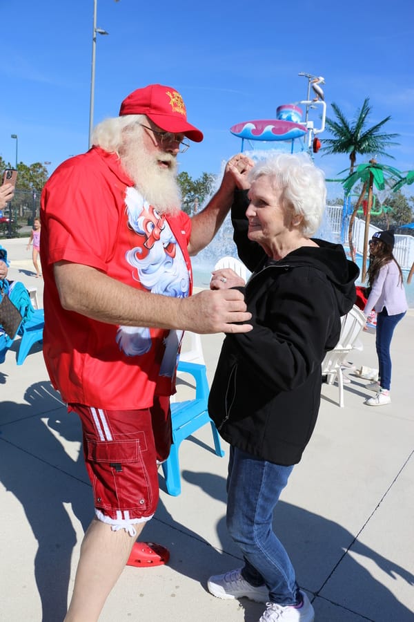 Swim-with-Santa_20241221 (462)