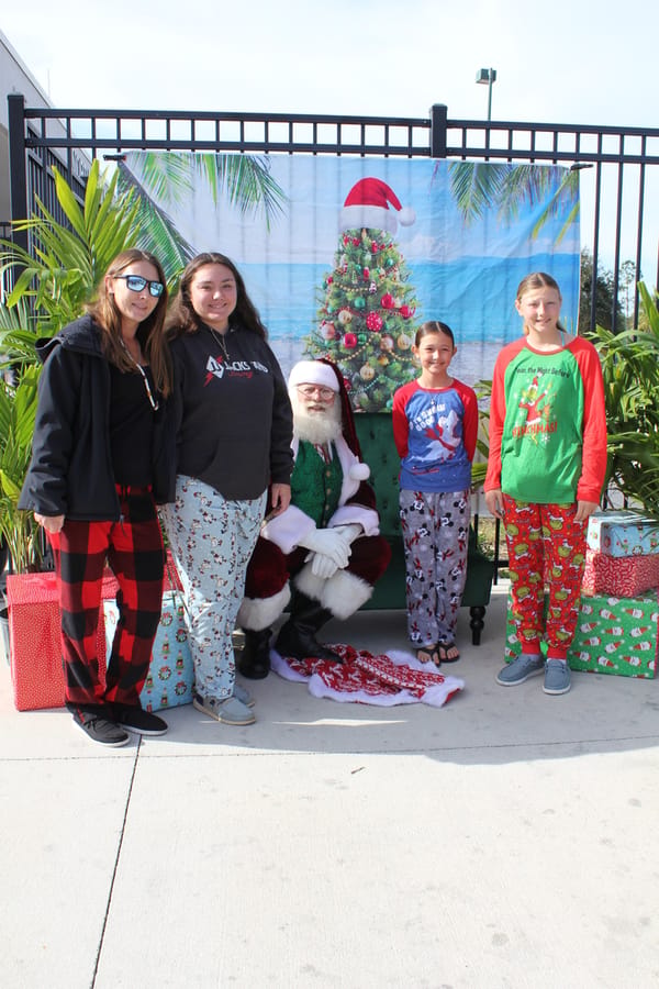 Swim-with-Santa_20241221 (92)