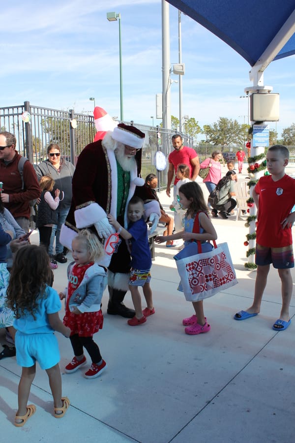 Swim-with-Santa_20241221 (10)