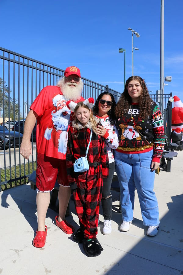 Swim-with-Santa_20241221 (459)