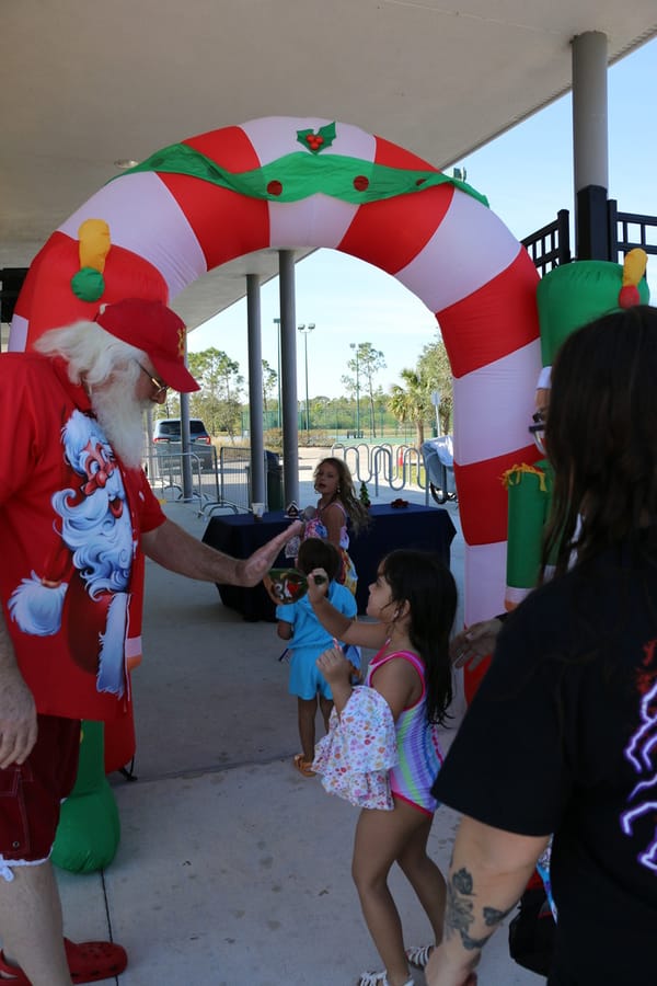 Swim-with-Santa_20241221 (513)