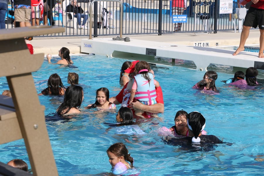 Swim-with-Santa_20241221 (374)
