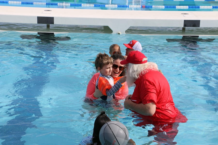 Swim-with-Santa_20241221 (371)