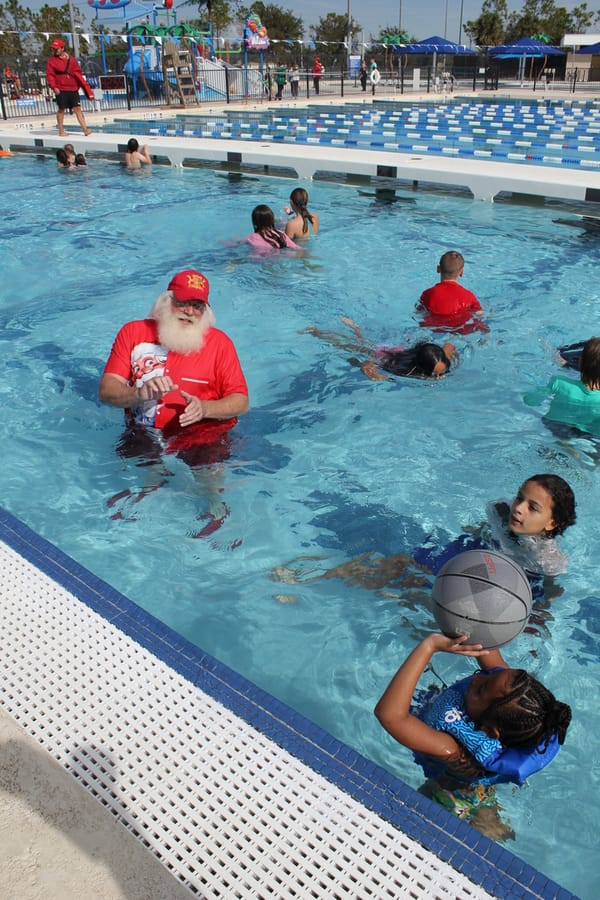 Swim-with-Santa_20241221 (190)