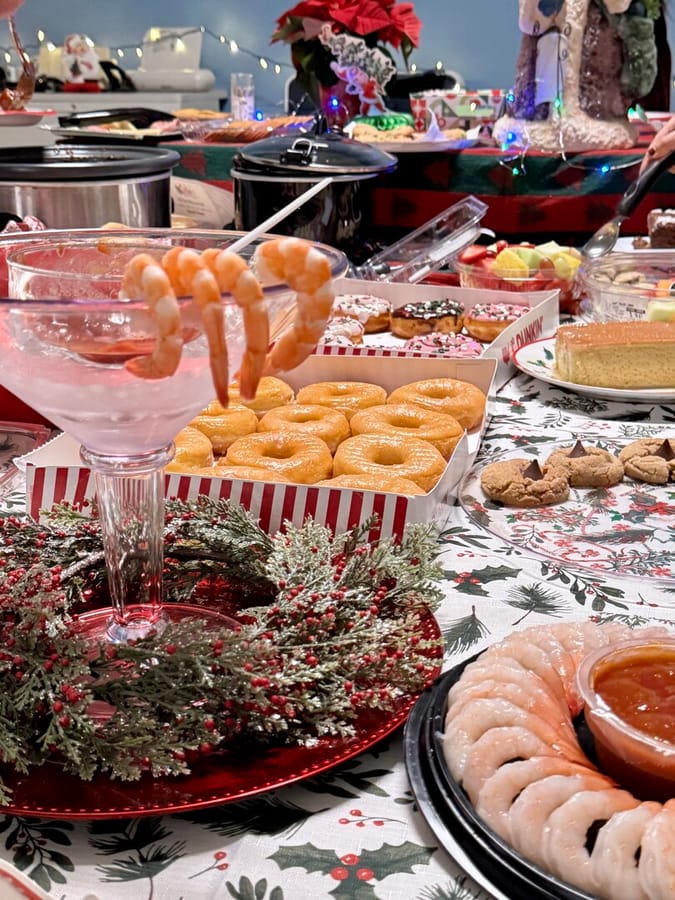 20241219_HolidayRoamingPartyBOB_22_SD