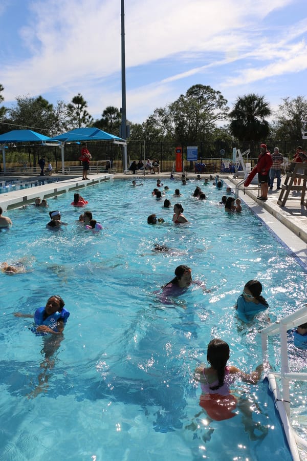 Swim-with-Santa_20241221 (409)