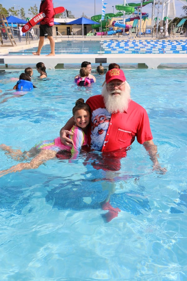 Swim-with-Santa_20241221 (390)