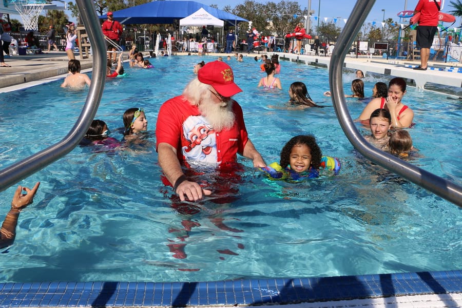Swim-with-Santa_20241221 (448)