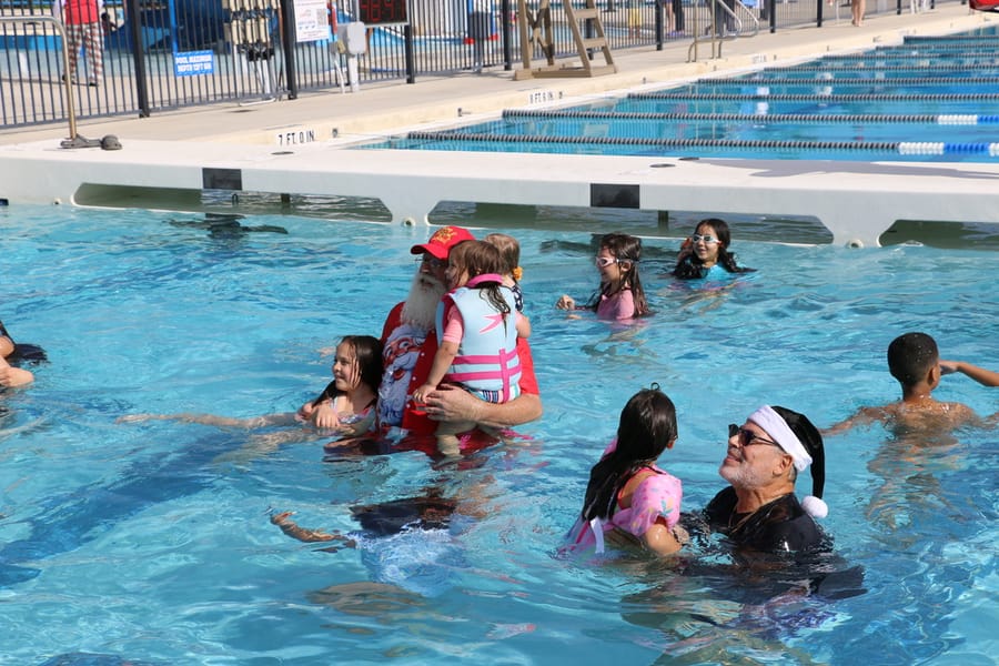 Swim-with-Santa_20241221 (375)