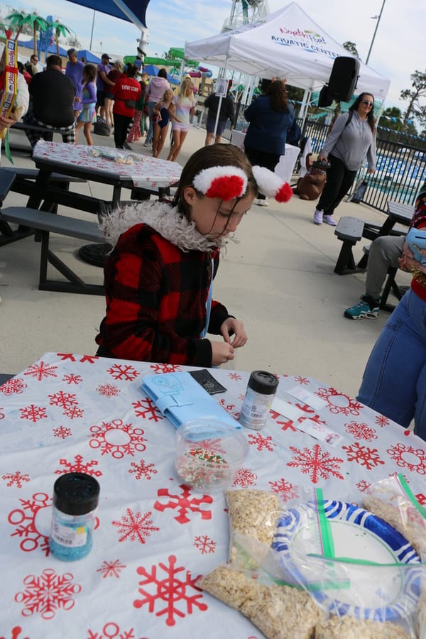 Swim-with-Santa_20241221 (328)