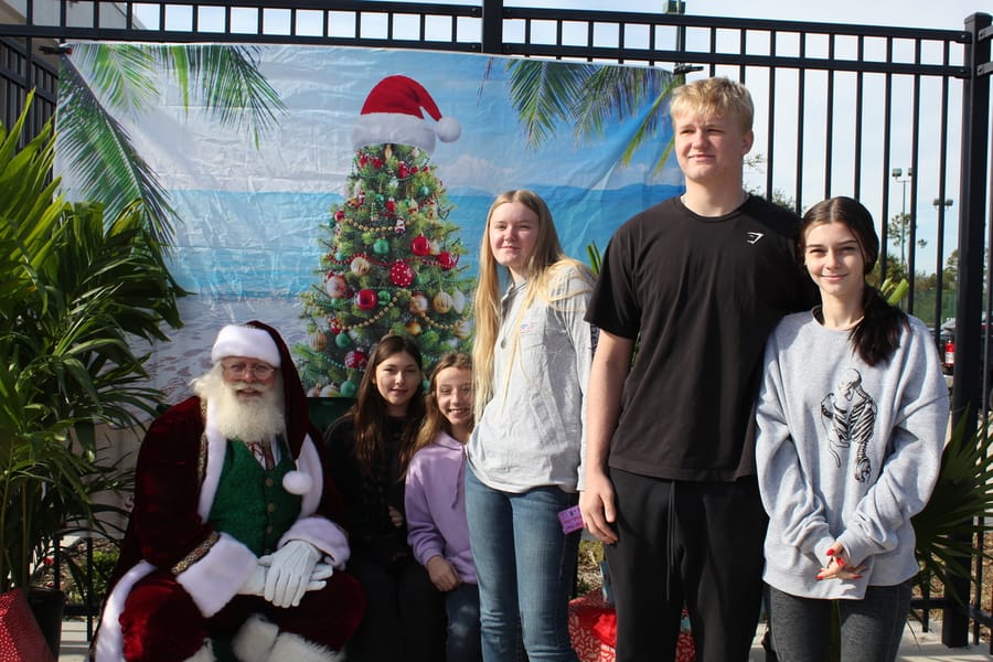 Swim-with-Santa_20241221 (34)