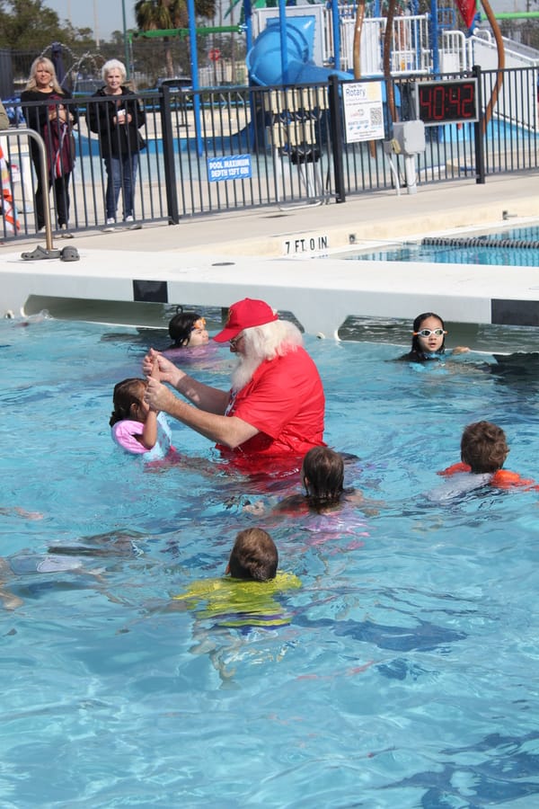 Swim-with-Santa_20241221 (185)