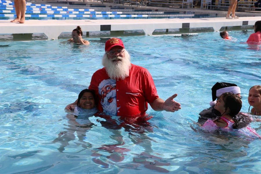 Swim-with-Santa_20241221 (379)
