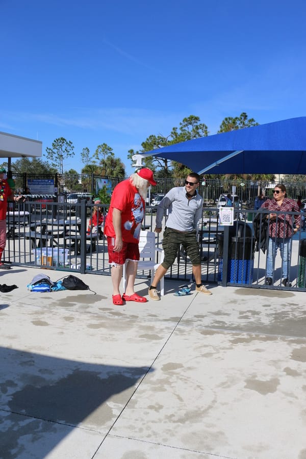 Swim-with-Santa_20241221 (421)