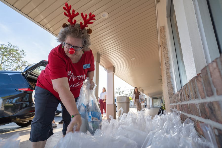 Meals on Wheel Bag Dropoff (5)