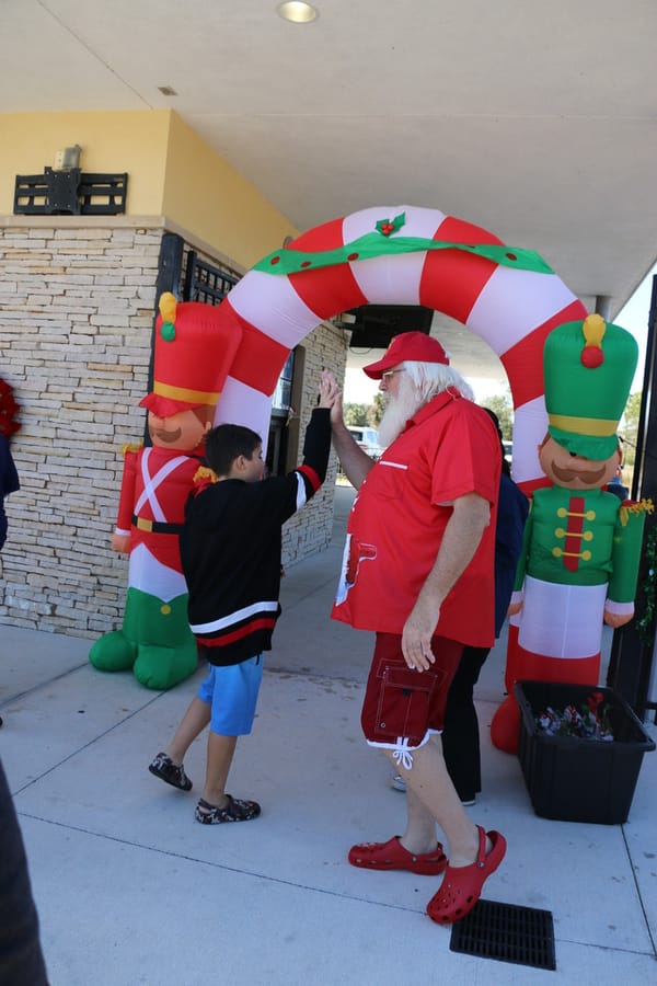 Swim-with-Santa_20241221 (486)