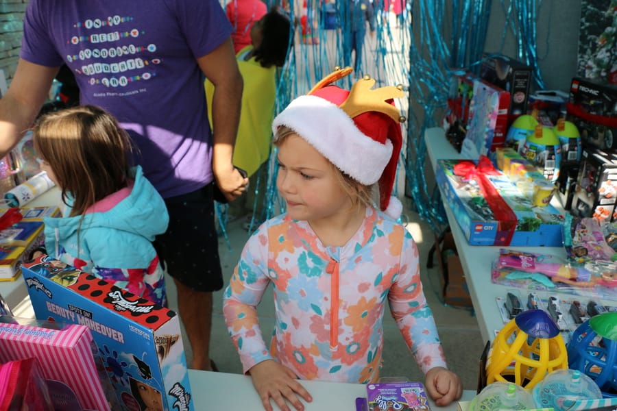 Swim-with-Santa_20241221 (290)