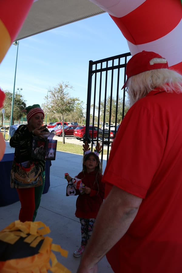 Swim-with-Santa_20241221 (493)