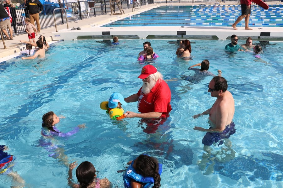 Swim-with-Santa_20241221 (389)