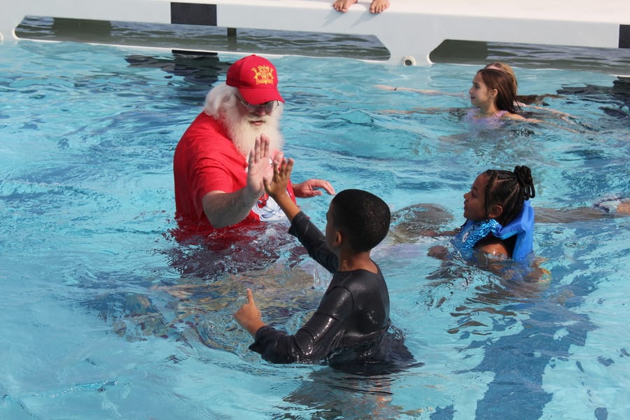 Swim-with-Santa_20241221 (177)