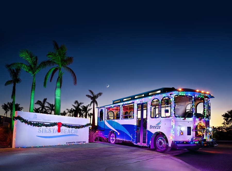 20241206_HolidayBreezeTrolly_SD_PRINT_AddSky