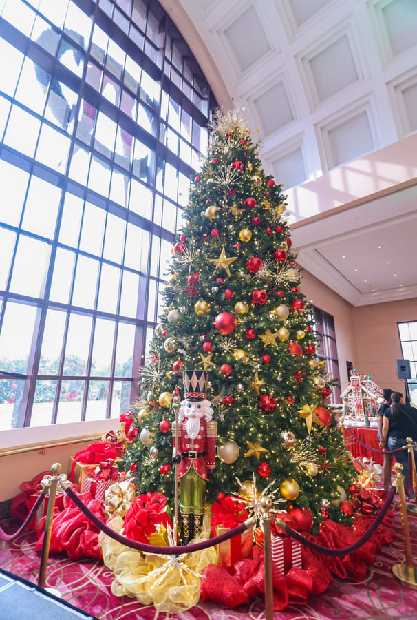 Wortham_Theater_Center-Tree_Lighting_2