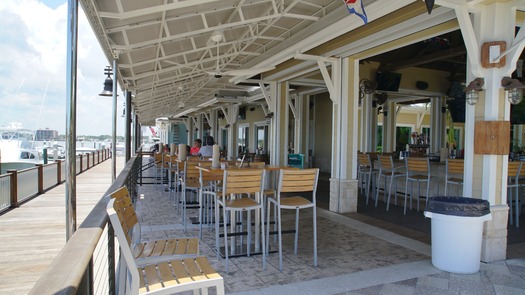 Outside seating at Outriggers (16)