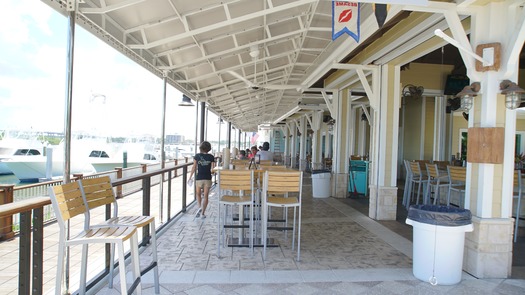 Outside seating at Outriggers (16)