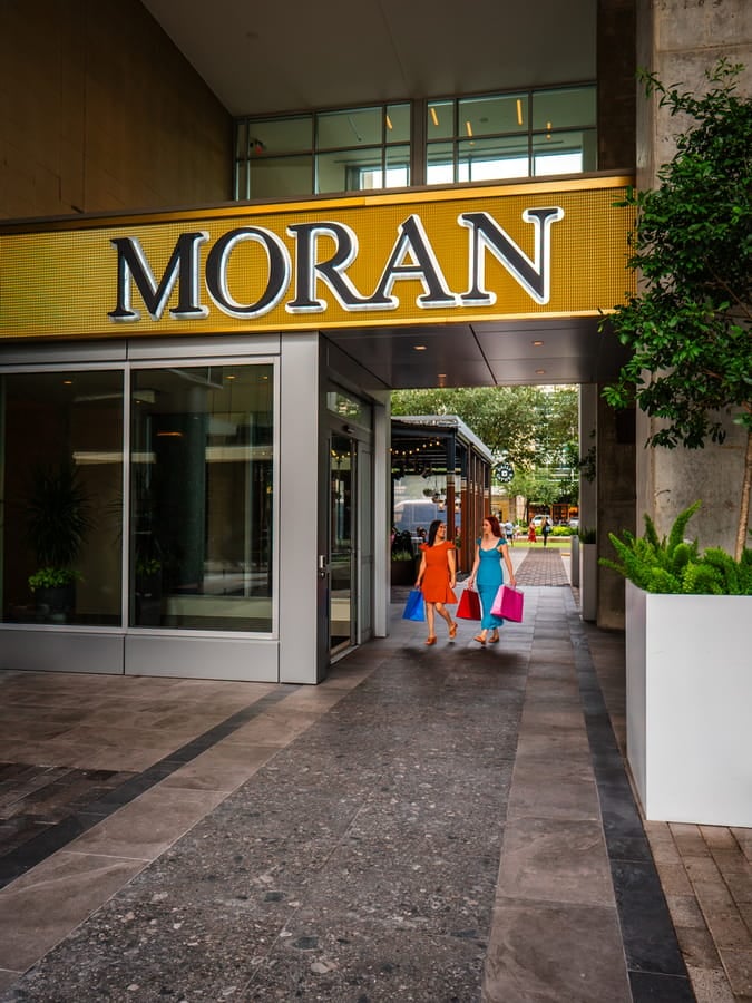 The_Moran_CityCentre-Entrance_Shoppers