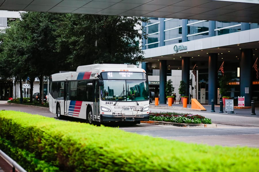 Avenida_Metro_Bus