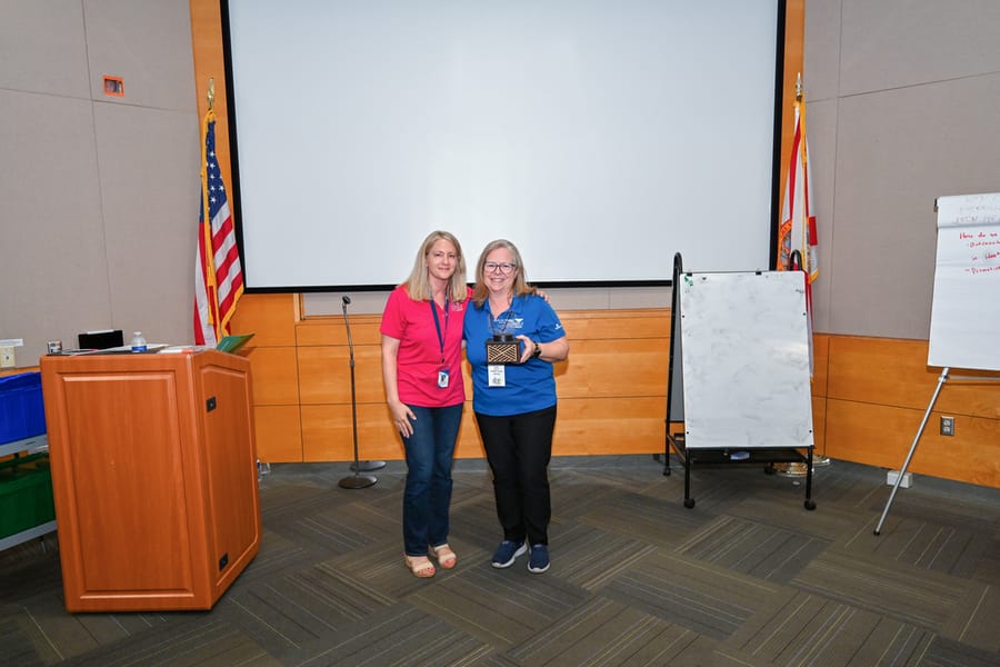 20251013_StaffDayAwardPhoto_0002_SD