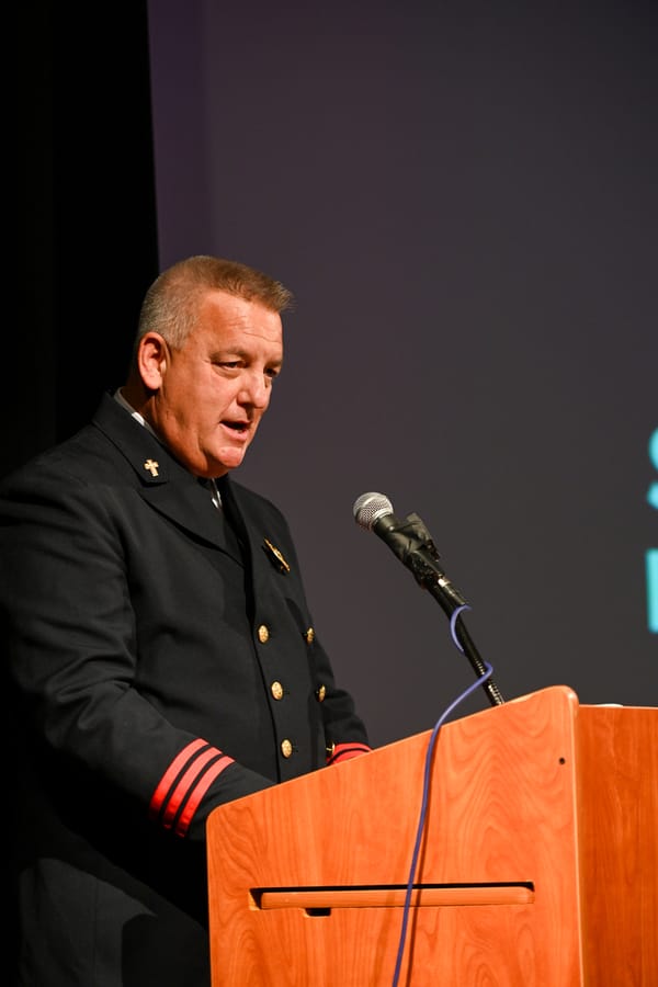 20251031_SCFDBadgePinningC825_0051_SD