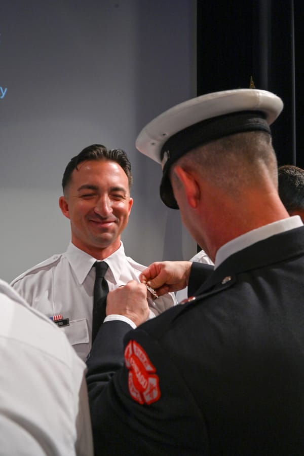 20251031_SCFDBadgePinningC825_0394_SD