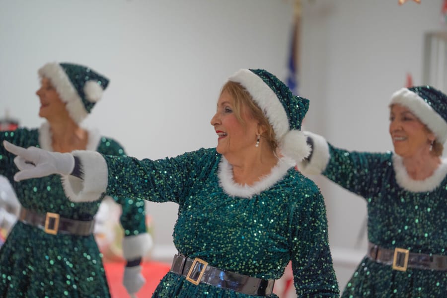 LG_SeniorGivingTree-24