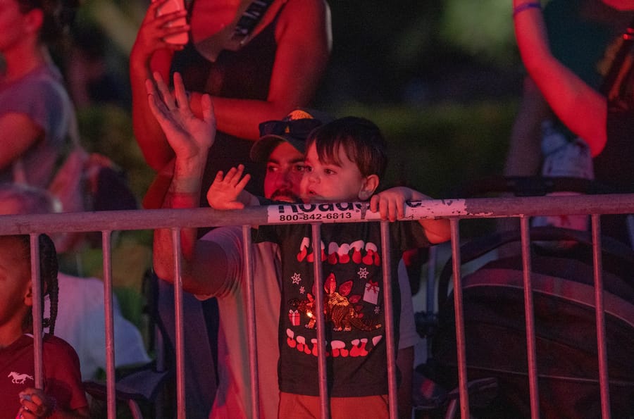 PoinsettiaParade_LG-48