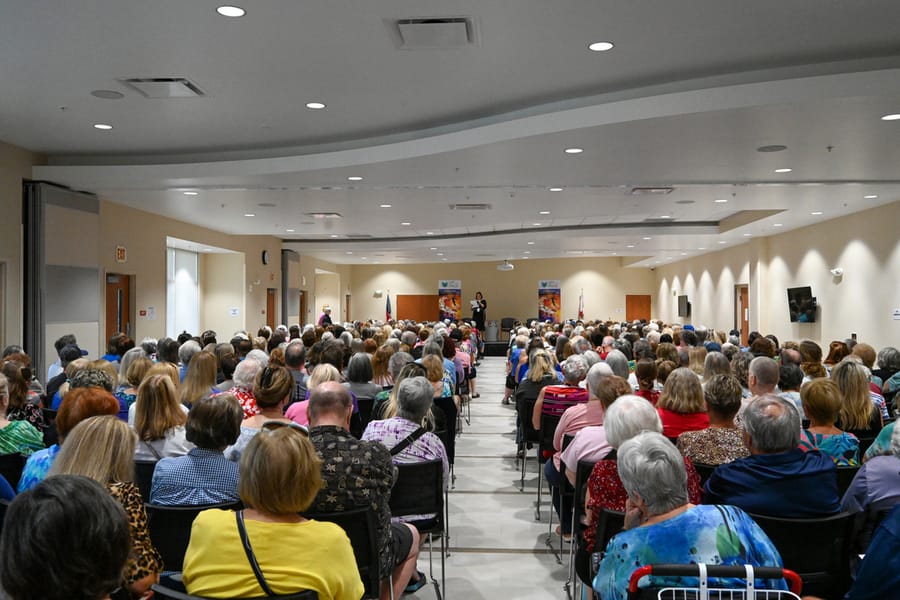 20251119_JanetandAlexEvanovichLibraryEvent _0014_SD