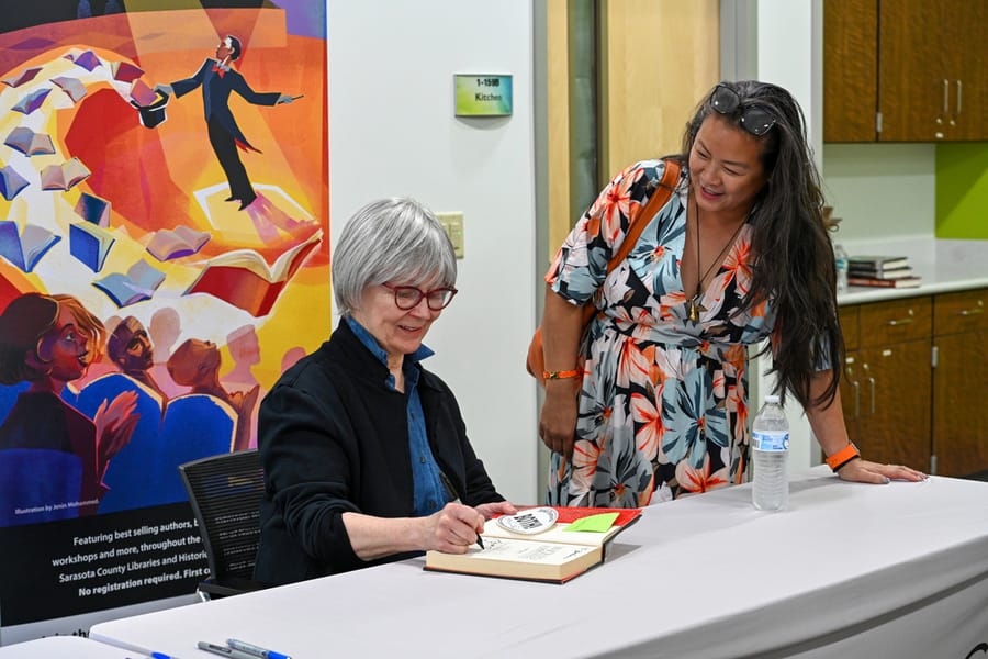 20251119_JanetandAlexEvanovichLibraryEvent _0008_SD