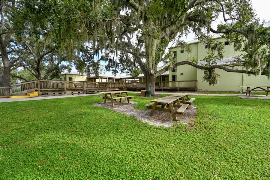 20250918_ColonialOaksPark_0017_SD