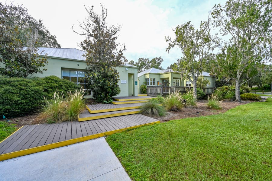 20250918_ColonialOaksPark_0002_SD