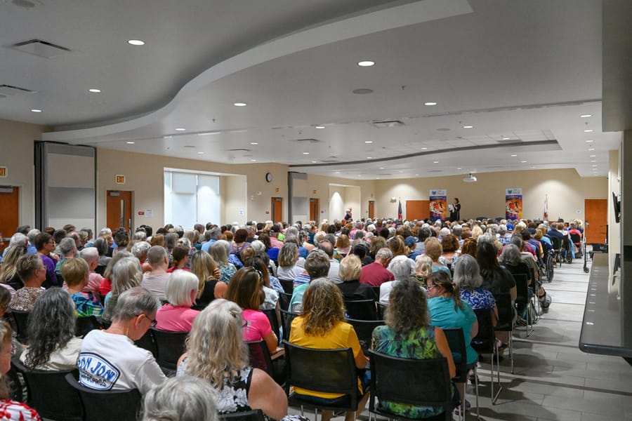 20251119_JanetandAlexEvanovichLibraryEvent _0015_SD