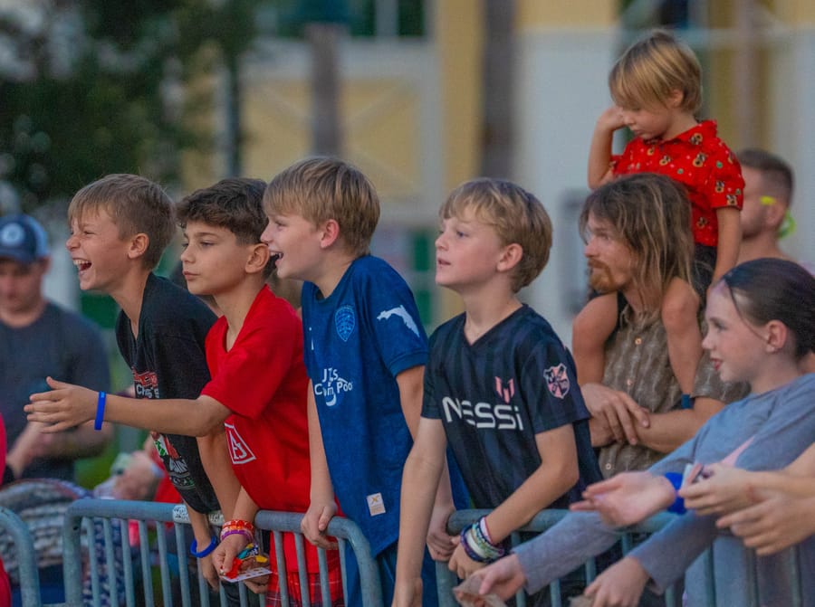 PoinsettiaParade_LG-36