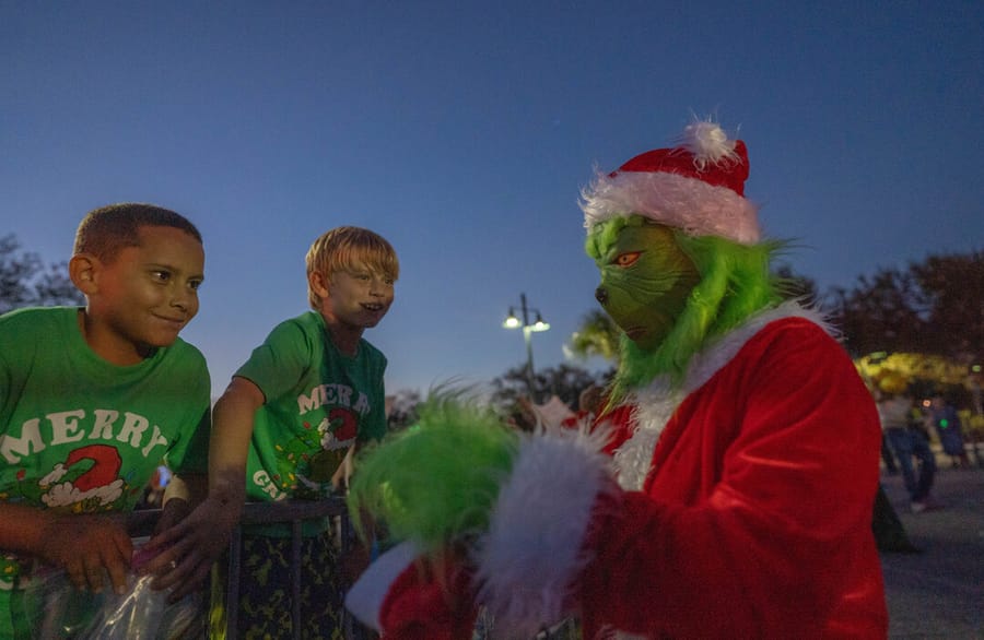 PoinsettiaParade_LG-49
