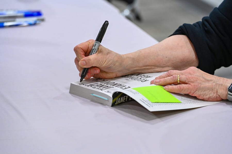 20251119_JanetandAlexEvanovichLibraryEvent _0012_SD