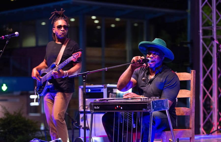 Party_on_the_Plaza_2025_12