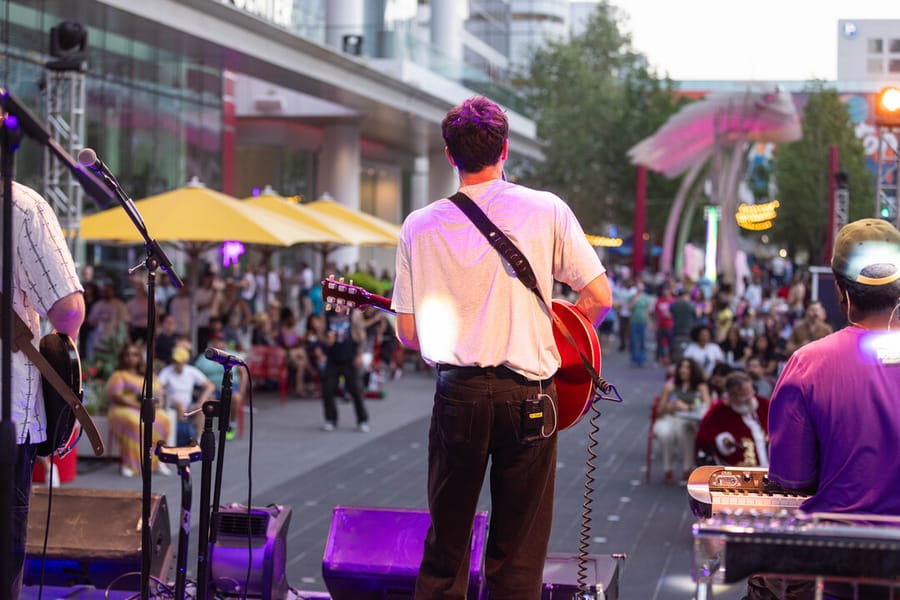 Party_on_the_Plaza_2025_2