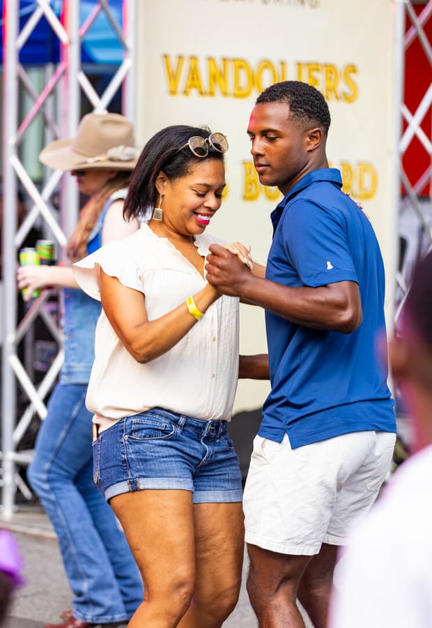 Texas_Music_Scene_on_Avenida_8