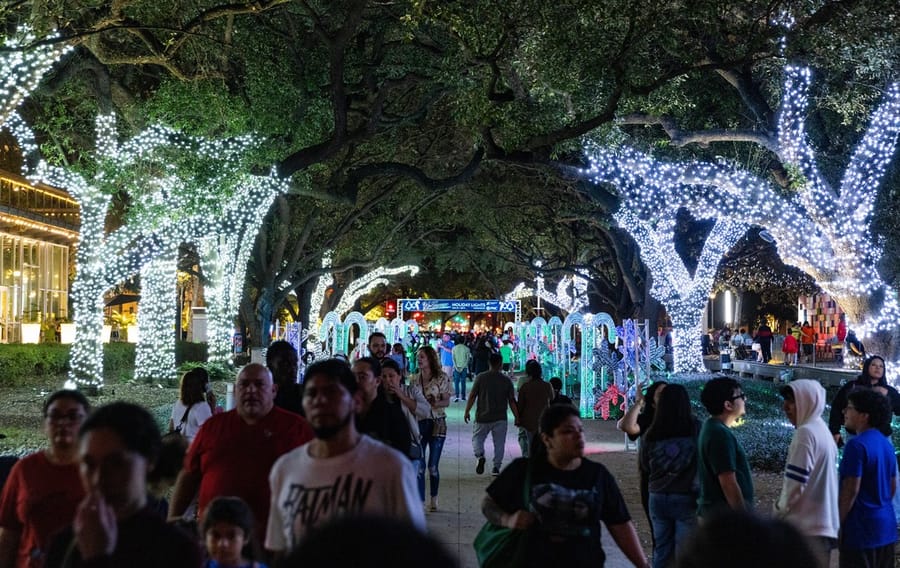H-Town_Holiday_Lights-Discovery_Green_1