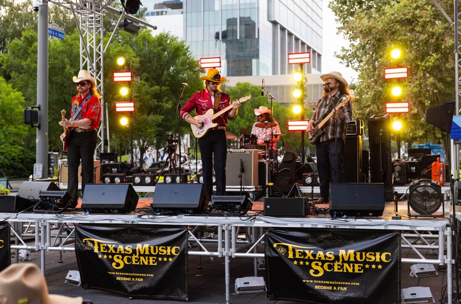 Texas_Music_Scene_on_Avenida_1