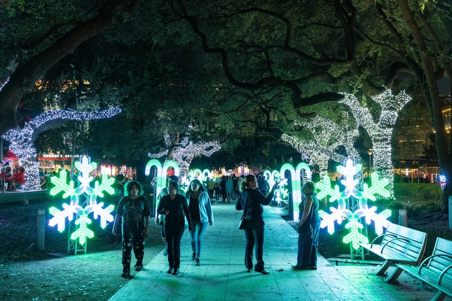 H-Town_Holiday_Lights-Discovery_Green_3